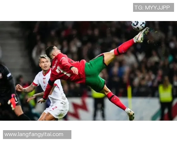 从贫困少年到足球巨星 C罗的奋斗历程与传奇之路